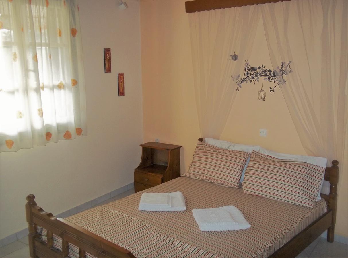 En Leuko Apartments Tsoukaládhes Buitenkant foto