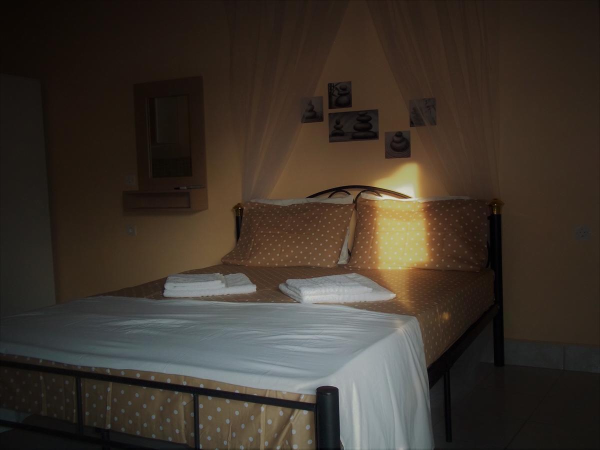 En Leuko Apartments Tsoukaládhes Buitenkant foto